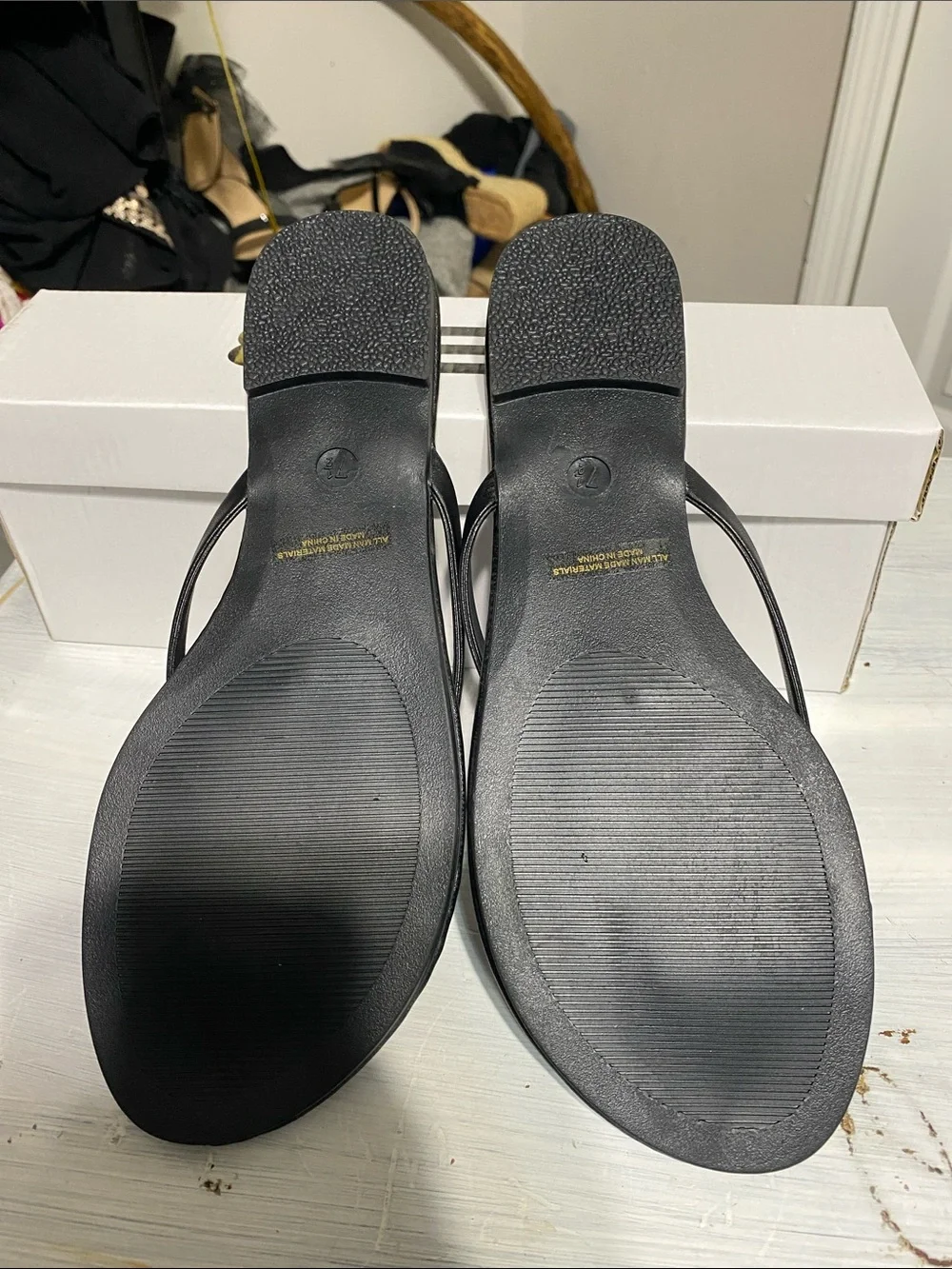 X2B black summer flip flop sandals shoes size 7.5 - Picture 2 of 5